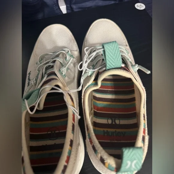 Hurley Beige and Teal Sneakers NEW - Picture 4 of 5
